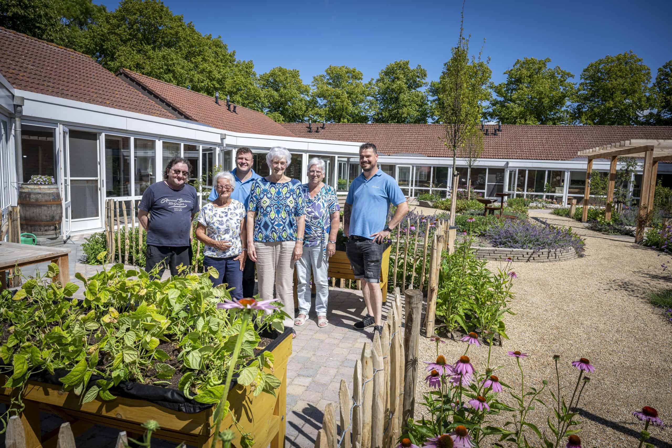 Elenahof geniet van nieuwe tuin