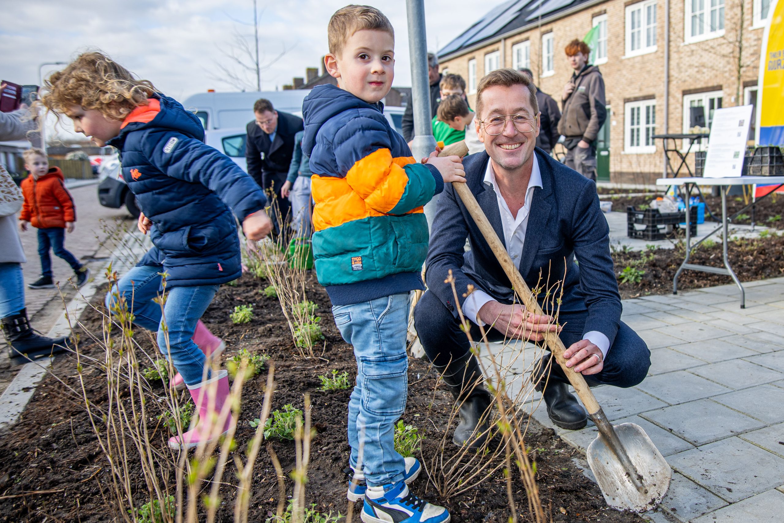 Tuinmiddag markeert vergroening van Koningin Julianastraat in Sint-Maartensdijk 